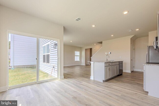 Building Photo - 115 Haida Ln