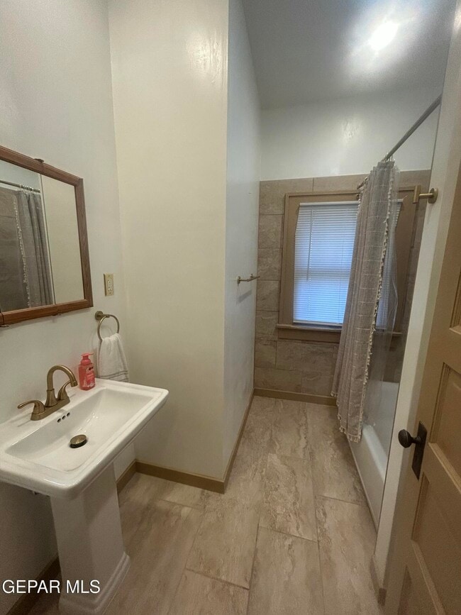 Building Photo - 1546 Upson Dr