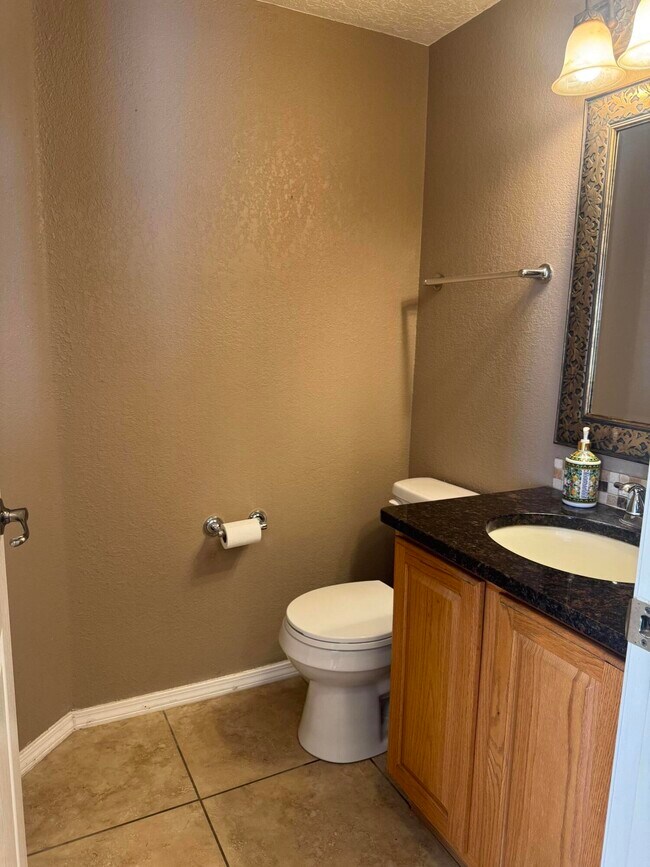 Building Photo - 8808 Vallejo Pl NE