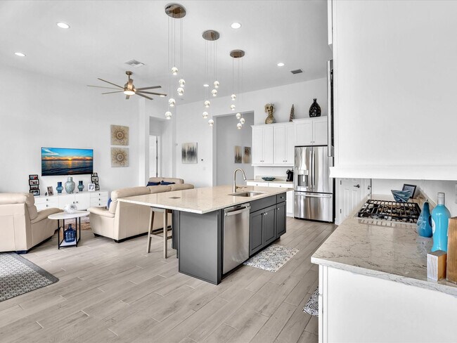 Building Photo - 8928 Bastille Cir E