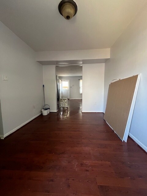 Building Photo - 3 bedroom 1.5 Bathroom