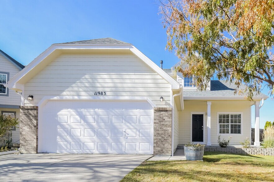 Primary Photo - 11983 Dahlia Dr