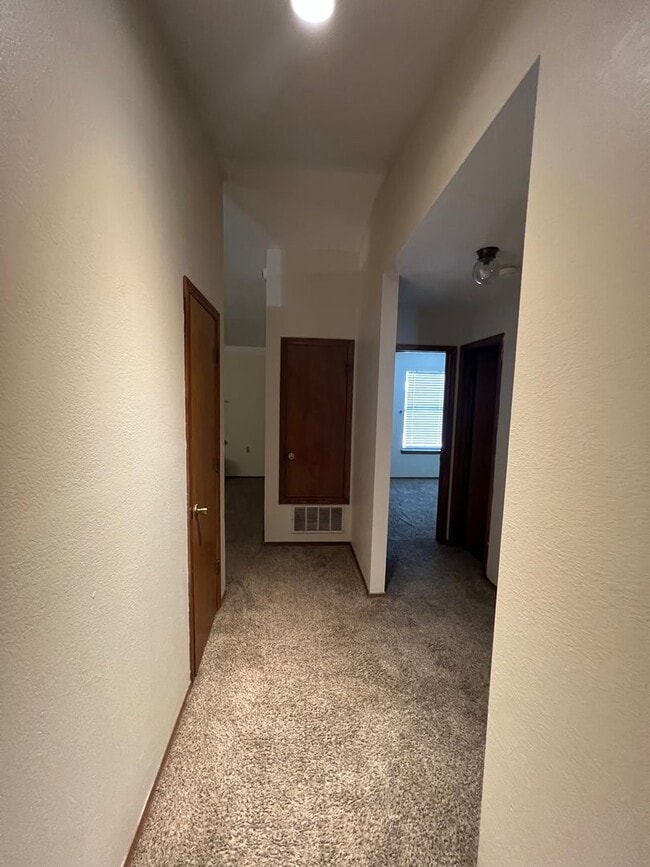 Building Photo - Taylor Ranch 3 Bedrooms 2 Bath 2/CG 1164/sf