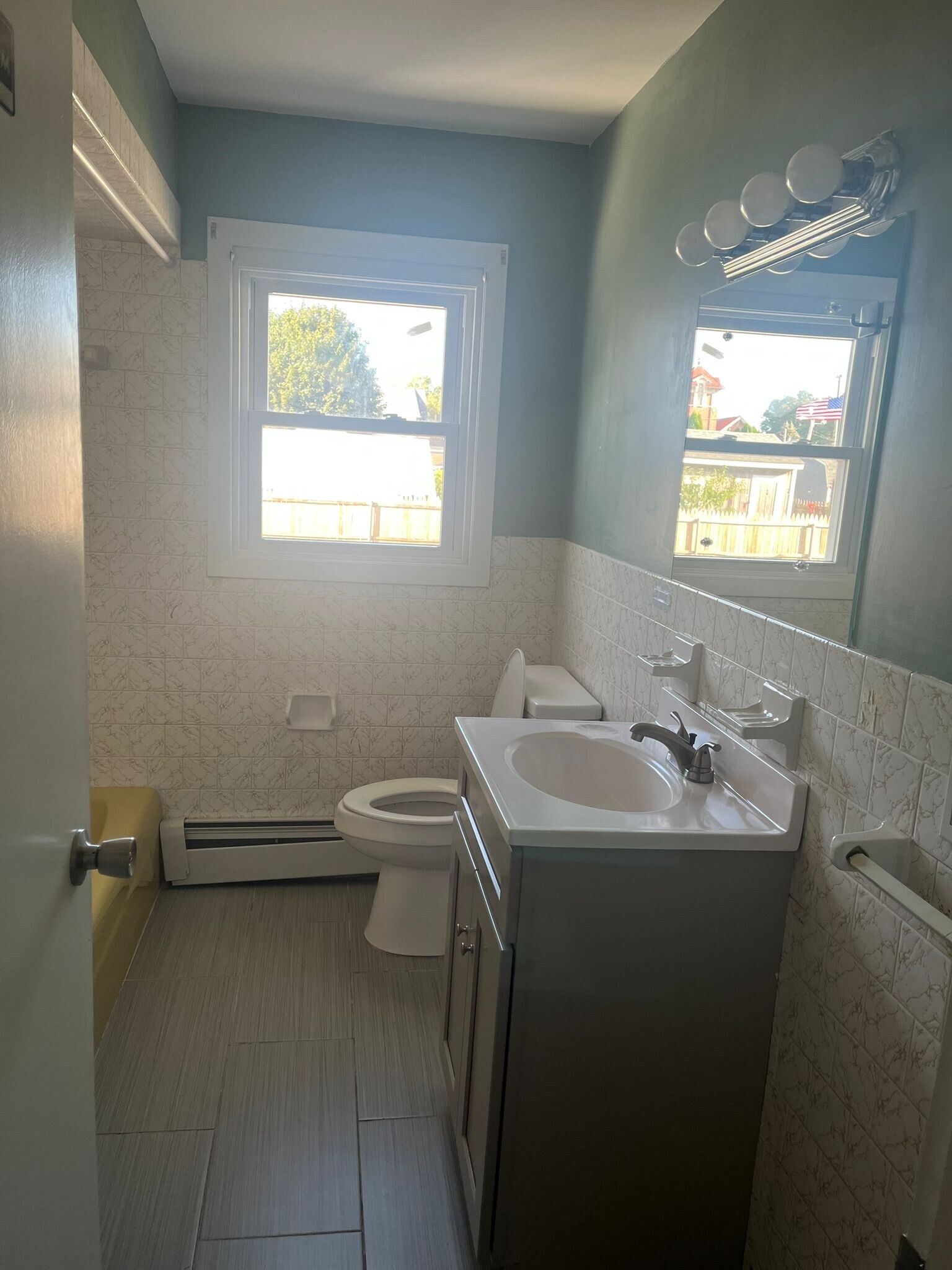 Bathroom (pic #1) - 33 Rose St