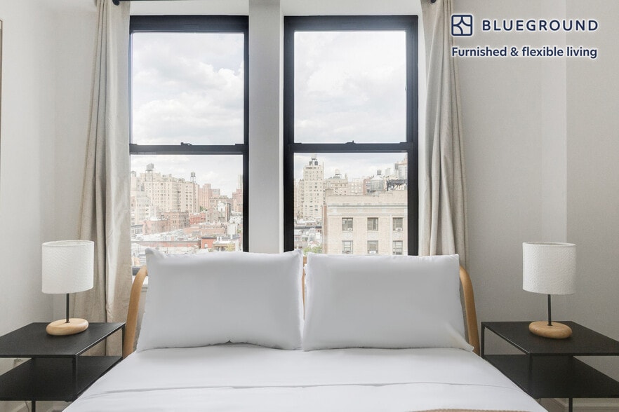 Building Photo - 45 W 81st St