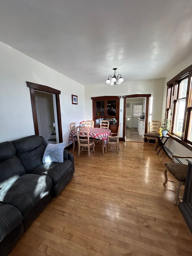 Building Photo - 410 N Washington St