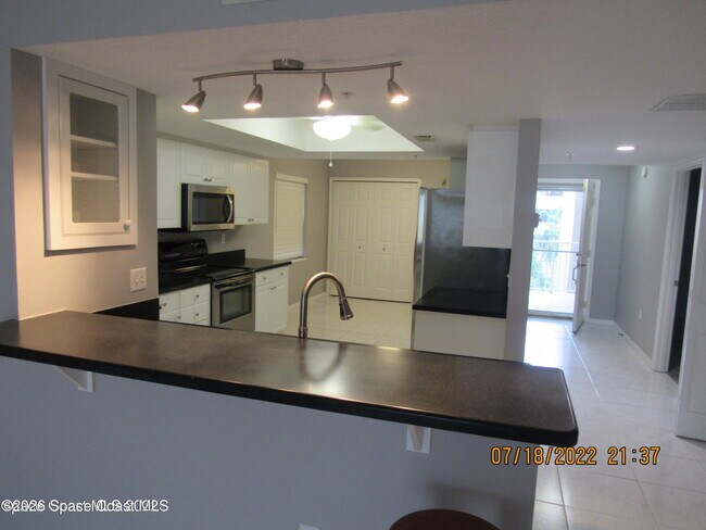 Building Photo - 606 Shorewood Dr