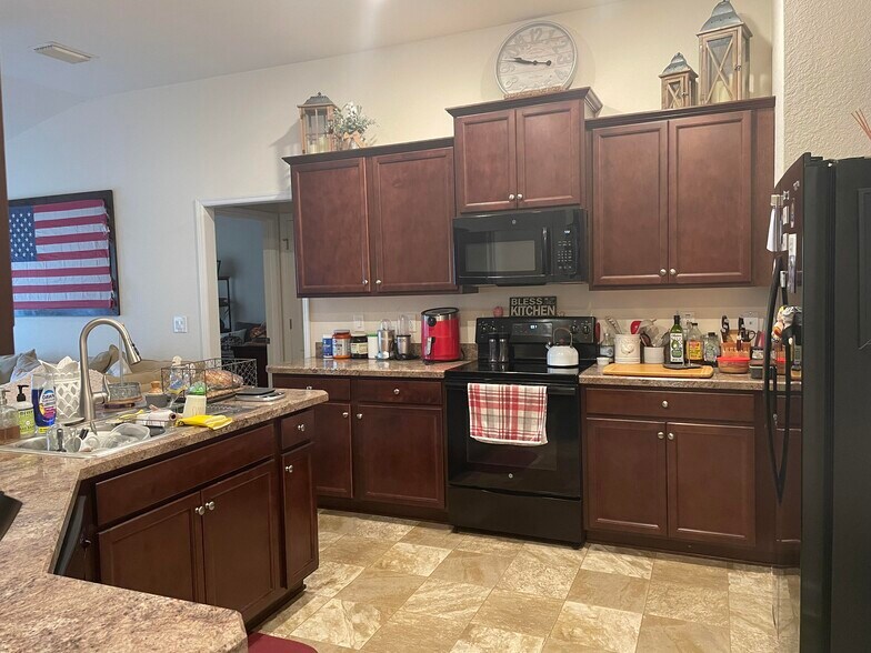 Building Photo - 3376 N Michener Pt