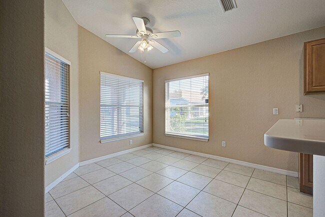 Building Photo - 2134 Boxwood St