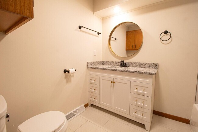 Building Photo - 4 Bed 3 Bath 2 Car Garage-1/2 off 1st Mont...