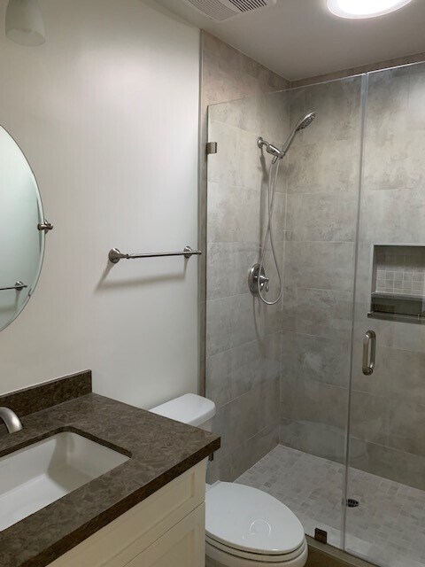 Bath 2 - 3846 Prospect Ave