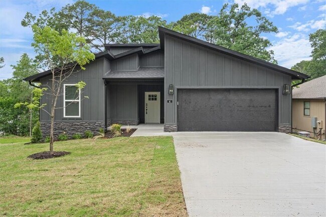 Primary Photo - 4 Morpet Ln