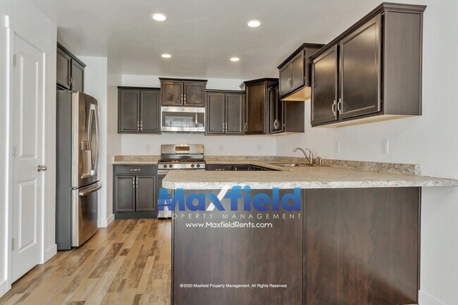 Building Photo - Beautiful Townhouse in Draper - 3 BD 2.5 BA 2 GA - 2250 Square Feet