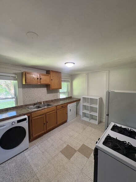 Building Photo - 289 Pelham Rd
