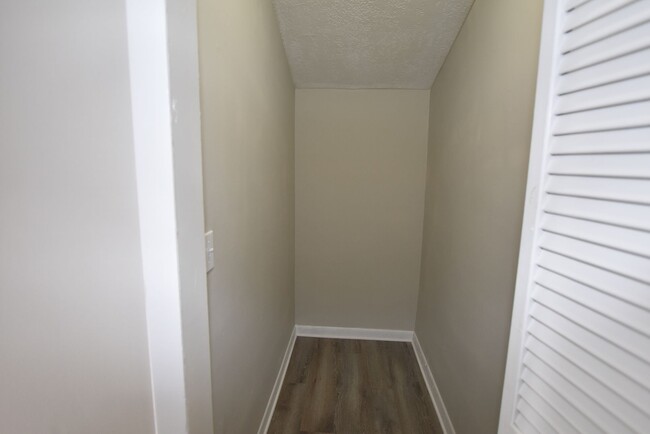 Building Photo - 5407 Pine Creek Dr