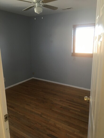 Building Photo - 2739 S Knox Ct