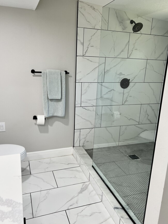 Master Bath - 4203 E Yukon St