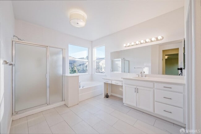 Building Photo - 5476 Summerfield Dr