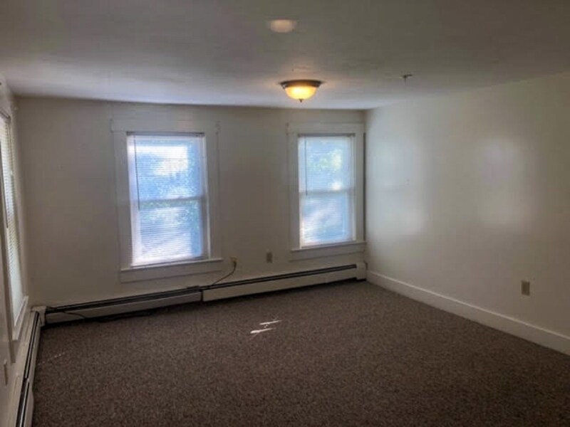 Building Photo - 15 Schoolhouse Ln