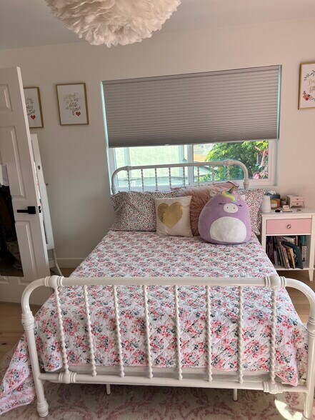 Building Photo - 2481 Walgrove Ave