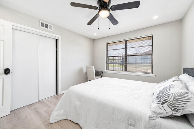 Building Photo - 4356 Phlox St