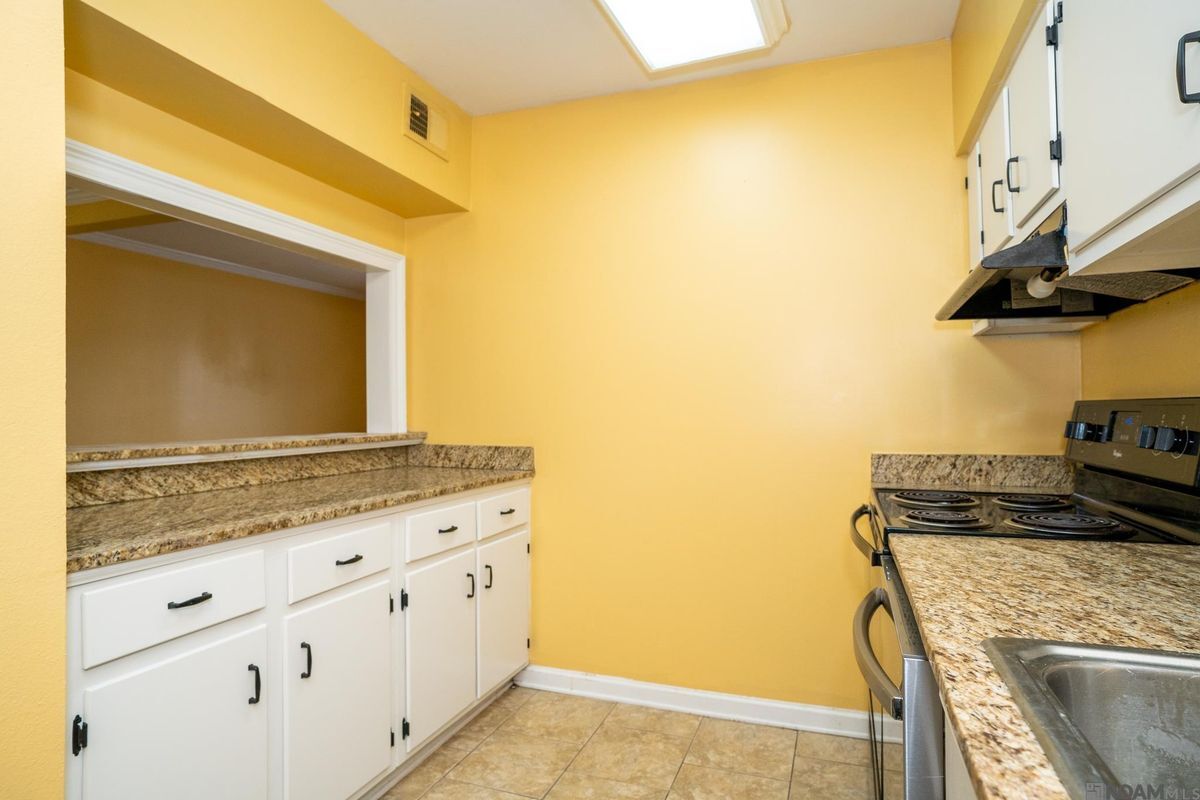 Building Photo - 4630 Southpark Dr