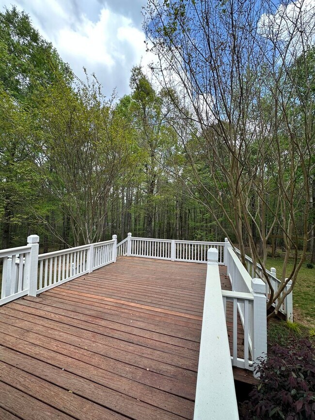 Building Photo - Move-In ready 3-bedroom 2-bathroom house on the Eastside