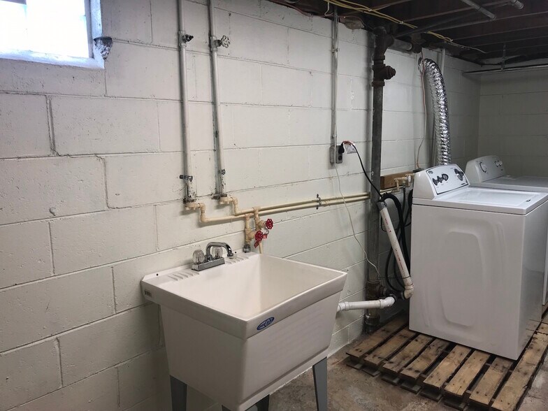 Building Photo - 2659 W 22nd St