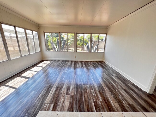 Building Photo - 4 BED HOUSE with Garage, Yard, Pets Consid...