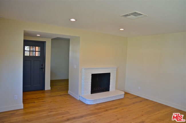 Building Photo - 3116 W 81st St