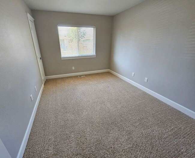 Building Photo - 917 N Cascade Dr