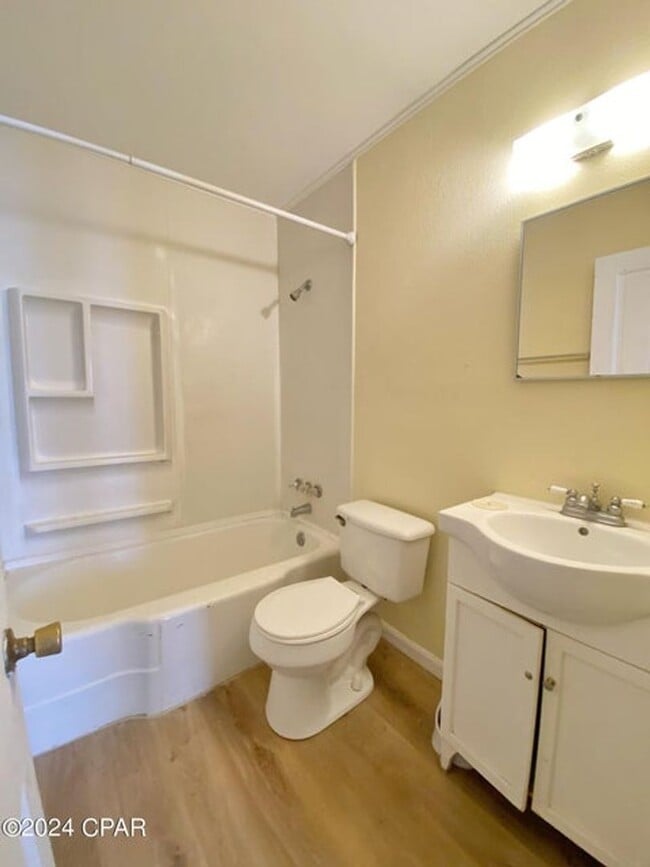 Building Photo - Home Centrally Located in Marianna, FL