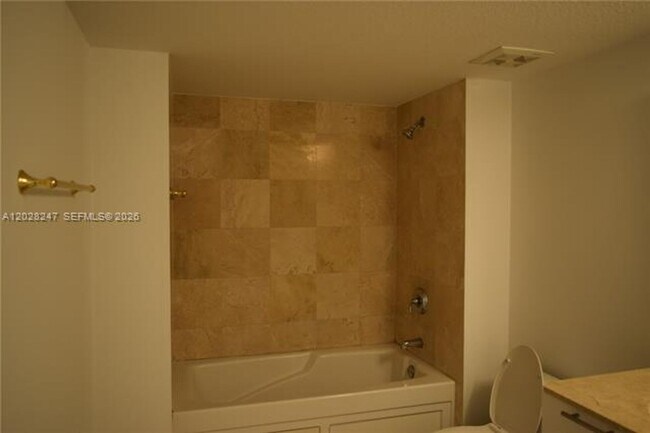 Building Photo - 1800 N Bayshore Dr