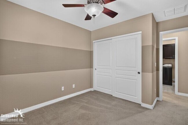 Building Photo - Beautiful 3Bdm 2.5Ba Home with Private Backyard in Power Ranch!