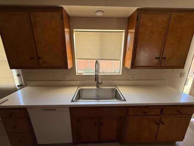 Building Photo - Duplex! 2 bedrooms 2 bathrooms