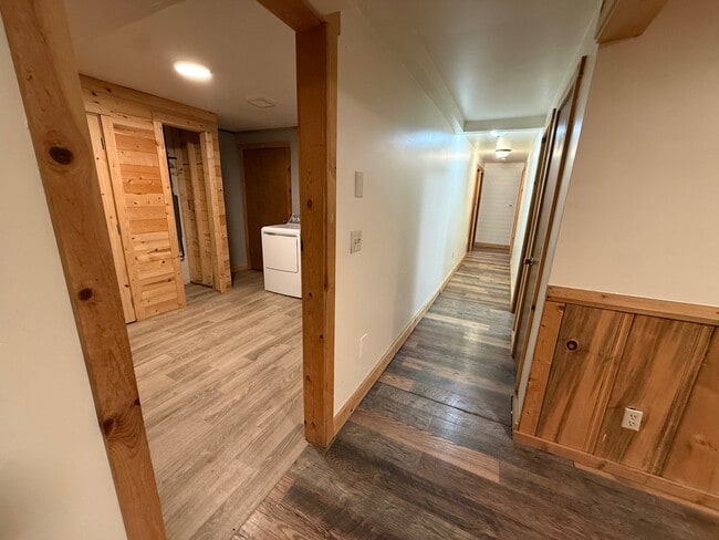 Building Photo - 545 Coulee Dr