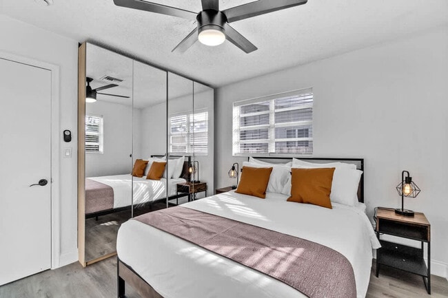 Building Photo - 730 N 72nd Terrace