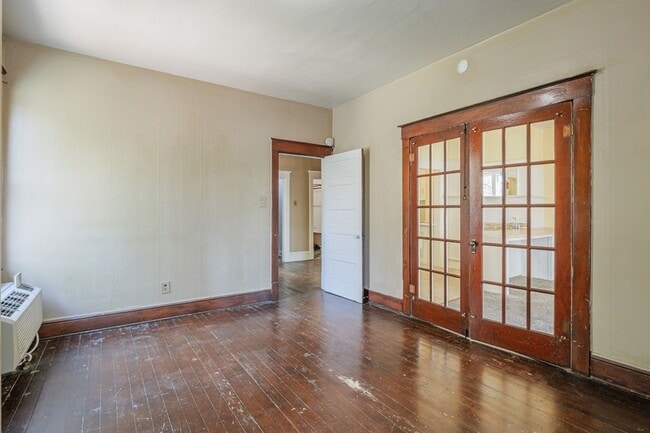 Building Photo - 1060 Grand Ave