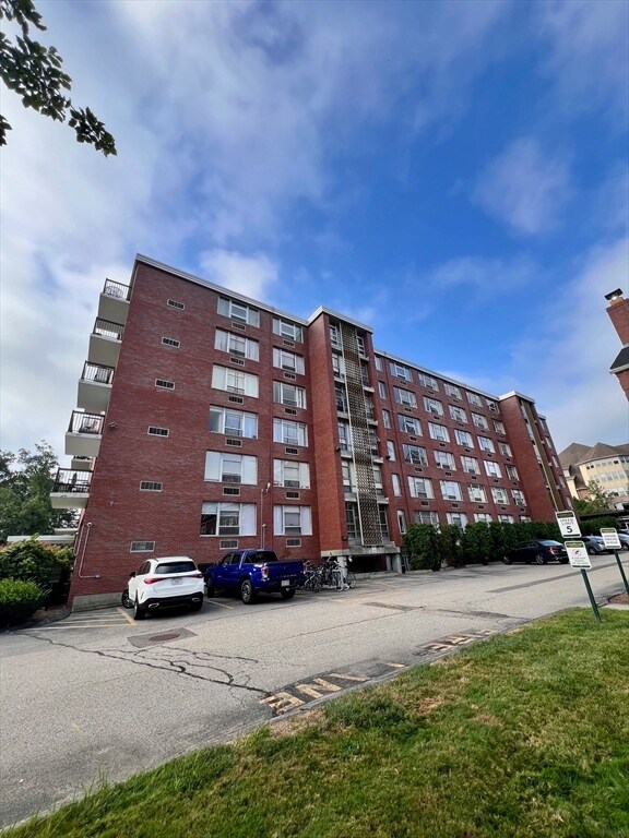Primary Photo - 20 Hammond Pond Pkwy