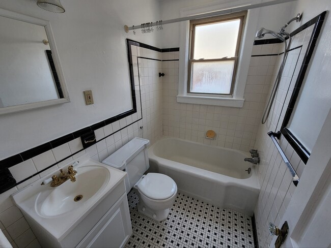 Building Photo - 2124 Village Dr