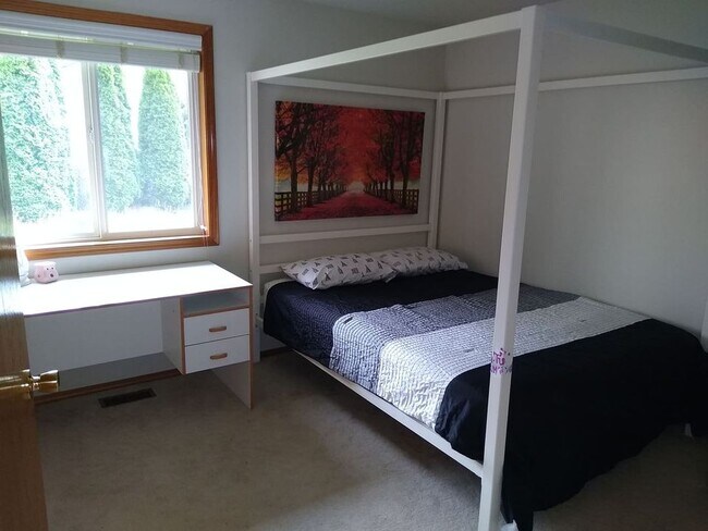 Building Photo - 7548 SE Hacienda St