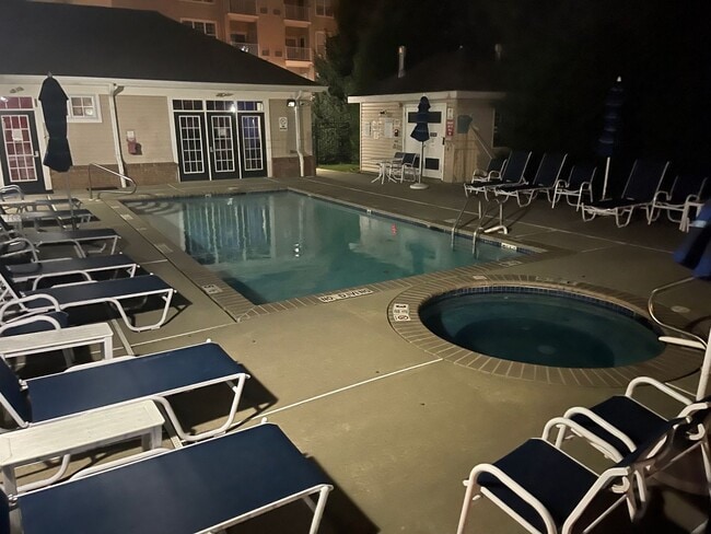 Building Photo - Condo unit 2BR 2 Baths 55+ and older