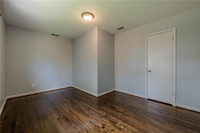 Building Photo - 385 Stonebridge Trail