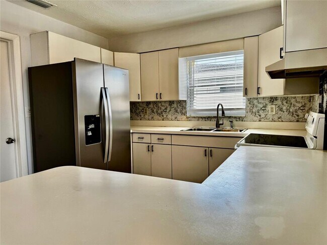 Building Photo - 5561 100th Ave