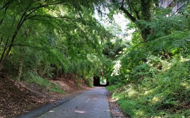 Building Photo - 6644 Hillandale Rd