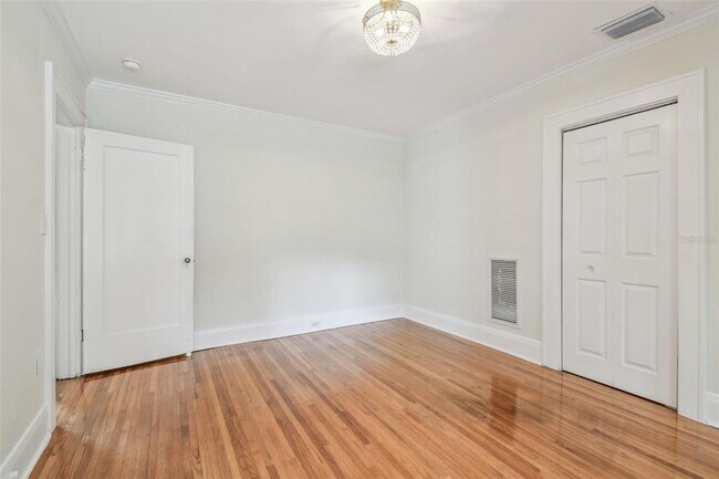 Building Photo - 3120 S Julia Cir
