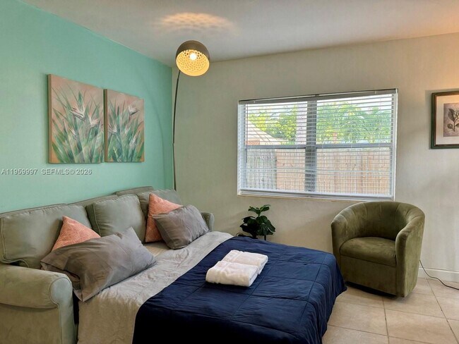 Building Photo - 1130 NE 81st St