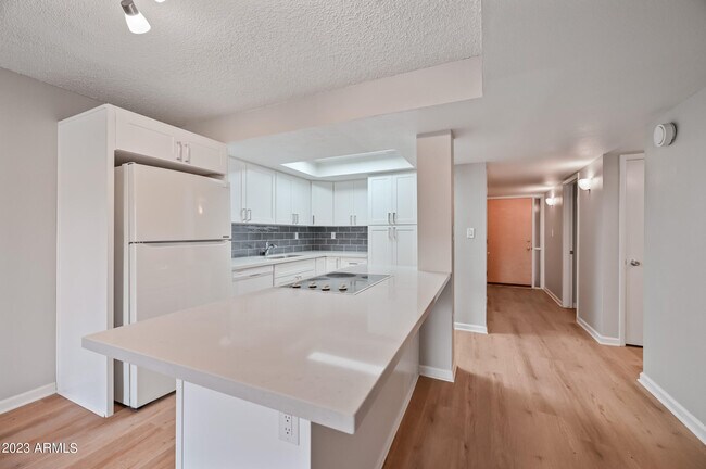 Building Photo - 11044 N 28th Dr