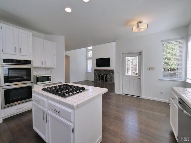 Building Photo - 3500 Crownridge Dr