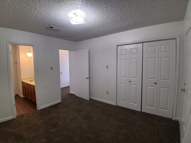 Building Photo - 116 Oak Ridge Ave